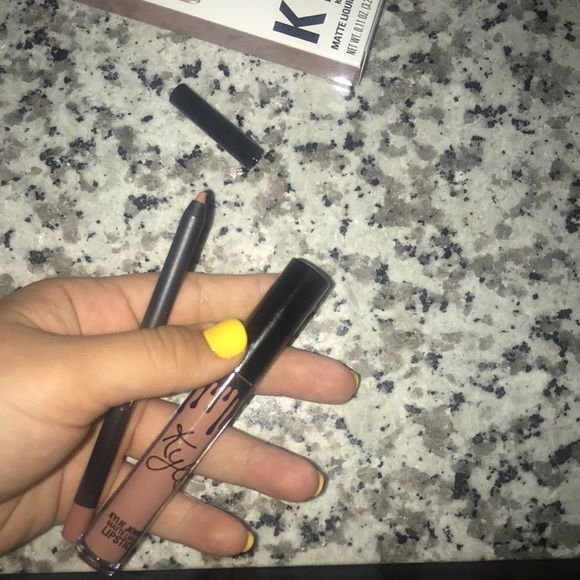 Kylie Jenner Lip Kit - Picture 2 of 2